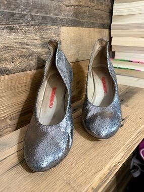 Silver Cracked-Shimmer Round-Toe Heels